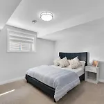 2 Bedroom Cozy Basement Secondary Suite