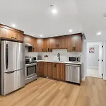 2 Bedroom Cozy Basement Secondary Suite