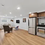 2 Bedroom Cozy Basement Secondary Suite