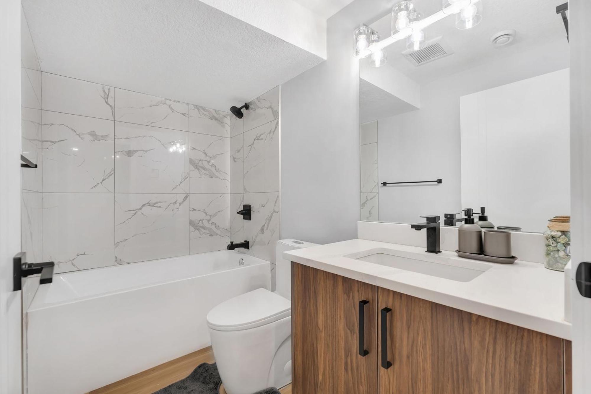 2 Bedroom Cozy Basement Secondary Holiday home