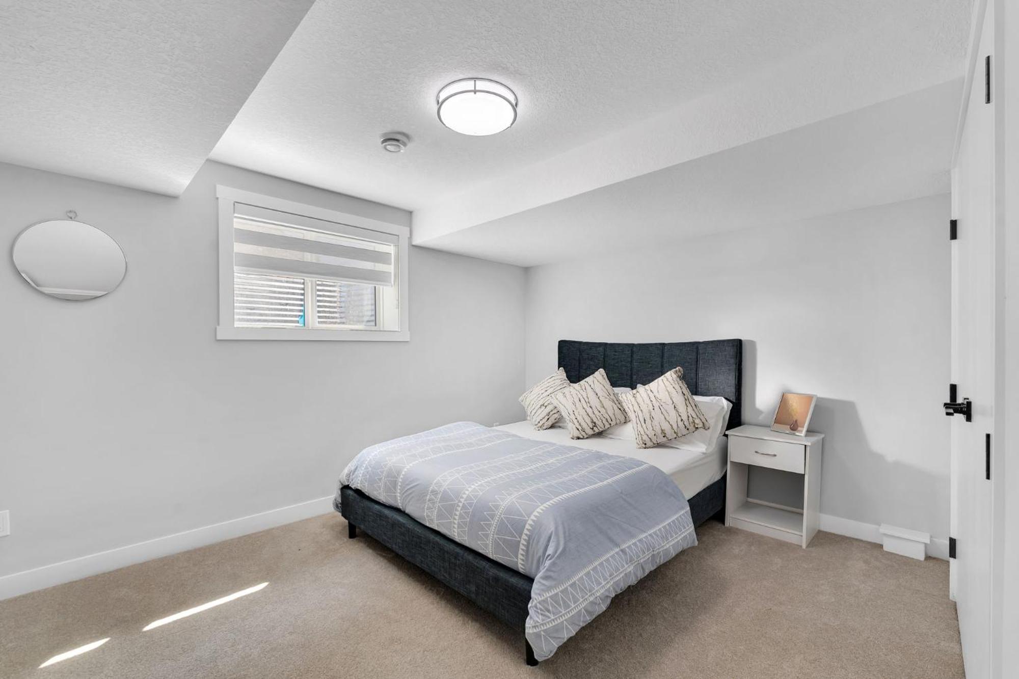 Holiday home 2 Bedroom Cozy Basement Secondary Calgary